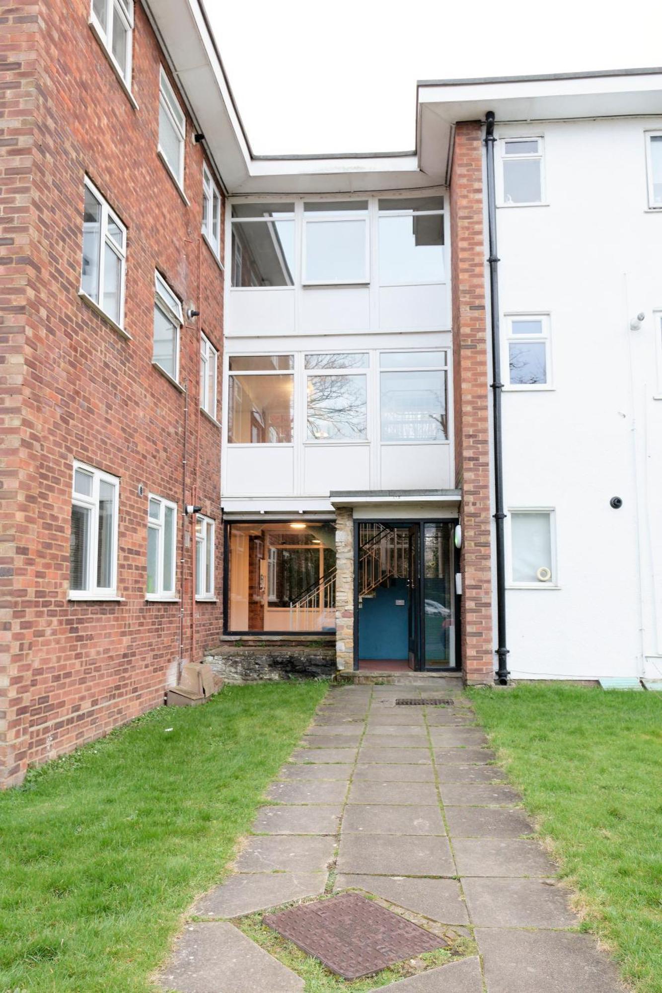 Lovely Flat Near Of * Reading