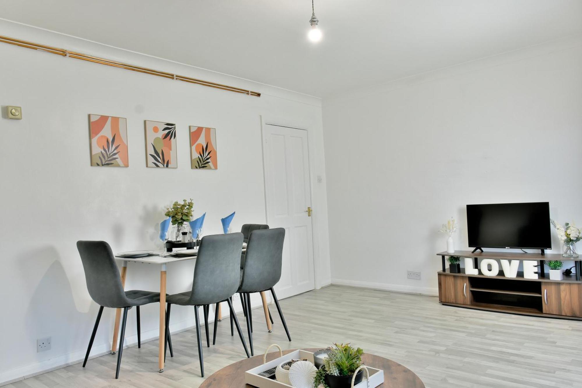 Lovely Flat Near Of Apartment